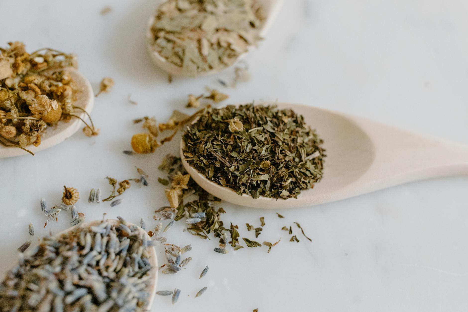 Ingrediente Naturale Esențiale pentru Purificarea Sistemului Digestiv